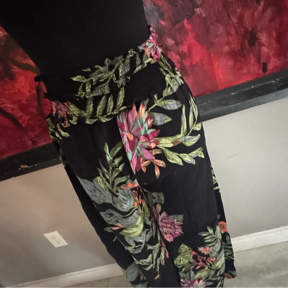 Floral Black Wide-Leg Pants - Picture 9 of 10